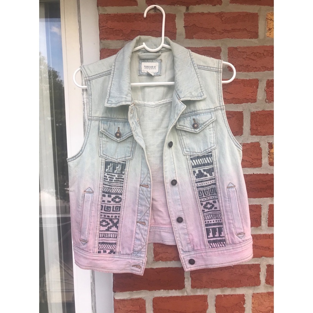 Light wash denim vest. size: Medium